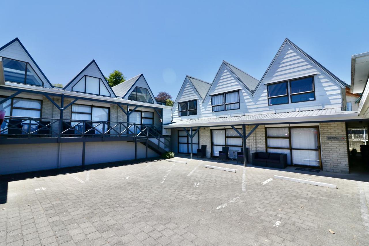 Gables Lakefront Resort Taupo Exterior photo